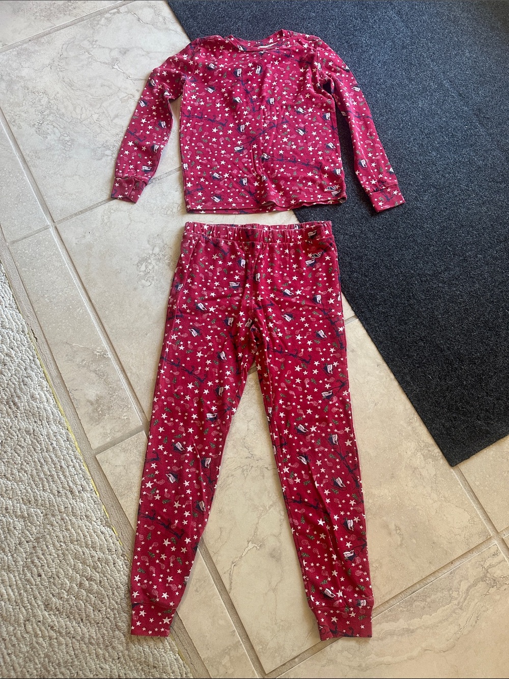 🐳 Vineyard Vines Christmas/Holiday Red Star, Reindeer & Whale PJs - 10